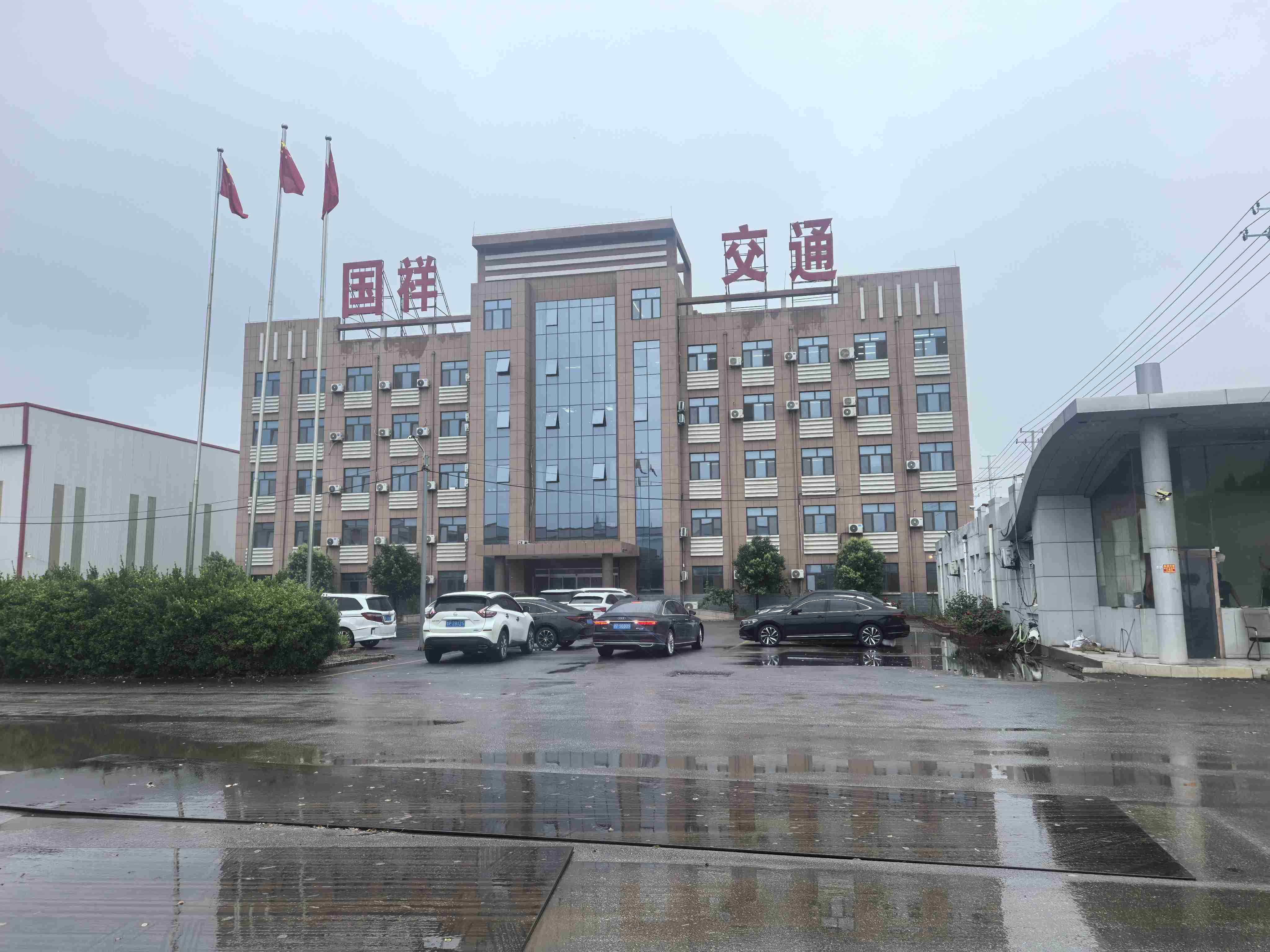 鹤岗市国祥交通波形护栏浸塑波形护栏 - 方案